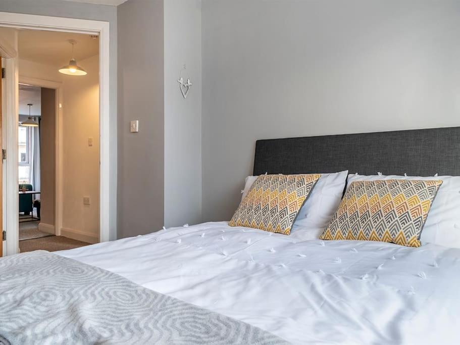 Lovely 2 Bedroom Apt At Ormeau Park W/ Free Parking Belfast Kültér fotó