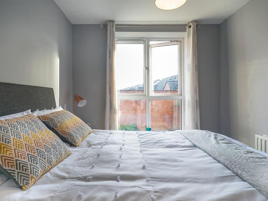Lovely 2 Bedroom Apt At Ormeau Park W/ Free Parking Belfast Kültér fotó